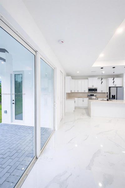 Spacious, unfurnished interior of a new home in , Lehigh Acres (Image 6).