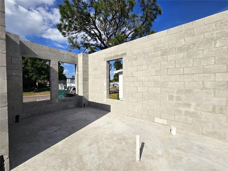 Exterior details and patio area of a home in , St. Petersburg (Image 20).