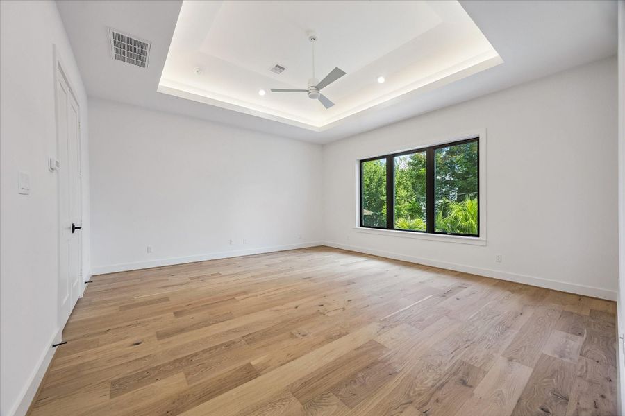 Spacious, unfurnished interior of a new home in , Houston (Image 14).