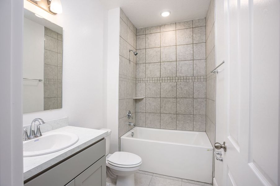 Furnished interior view inside a new home in Malabar Springs, Palm Bay (Image 38). Furnished interior view inside a new home in Malabar Springs, Palm Bay (Image 38).