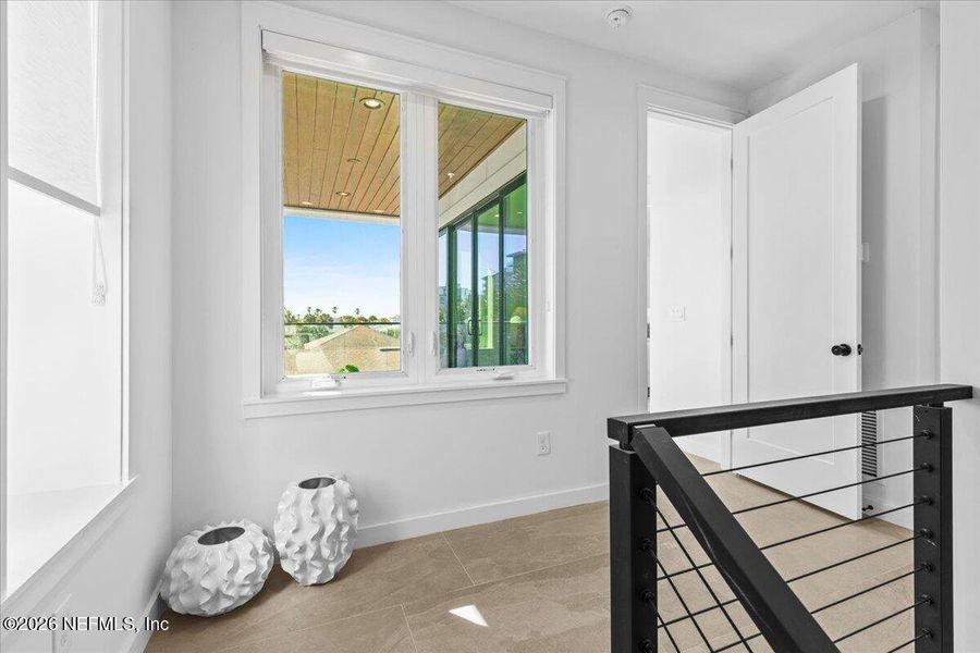 Spacious, unfurnished interior of a new home in , Jacksonville Beach (Image 23).