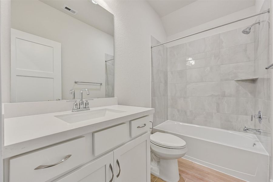 Furnished interior view inside a new home in Laurel Landing, Alvin (Image 9).