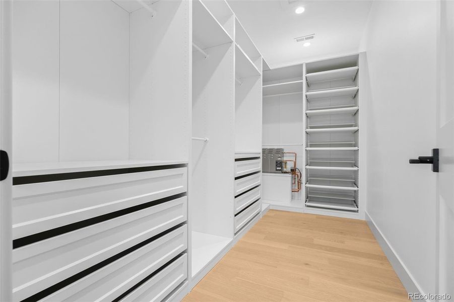 Spacious, unfurnished interior of a new home in , Denver (Image 25).