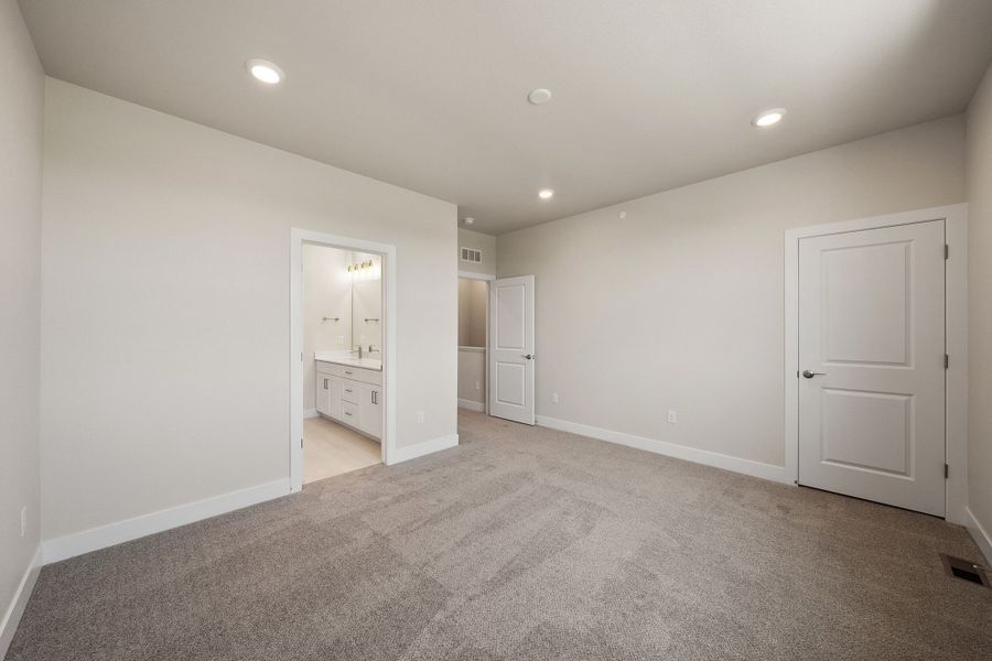 Spacious, unfurnished interior of a new home in Berkeley Villas, Denver (Image 25).