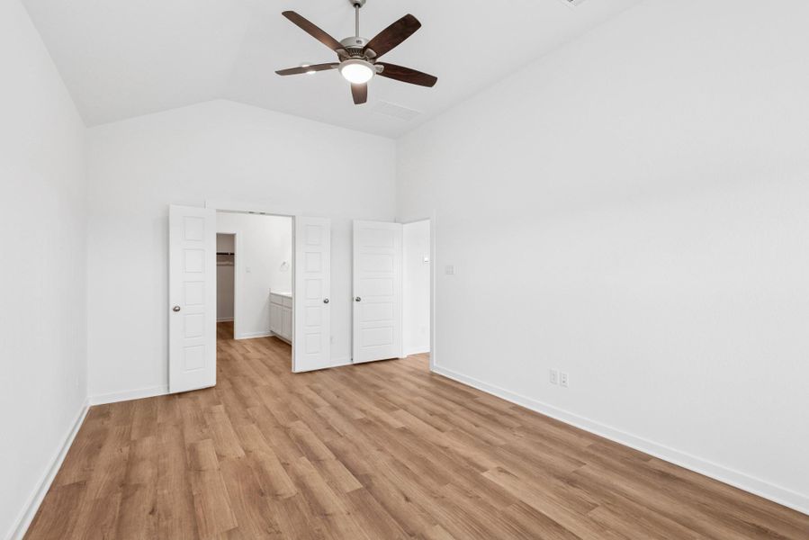 Spacious, unfurnished interior of a new home in Miller's Pond, Rosenberg (Image 22).
