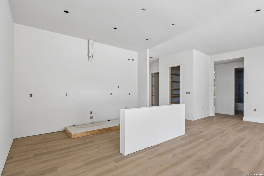 Spacious, unfurnished interior of a new home in , Horseshoe Bay (Image 29).