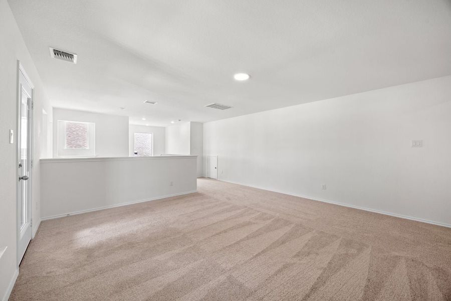 Spacious, unfurnished interior of a new home in Salerno - Hallmark Collection, Round Rock (Image 33).