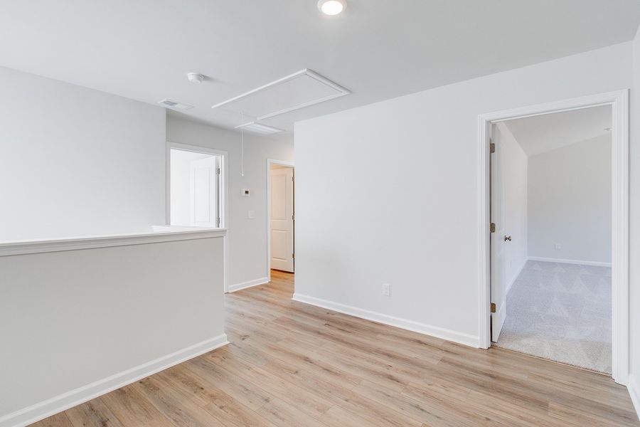 Spacious, unfurnished interior of a new home in Bluefield, Lexington (Image 27).