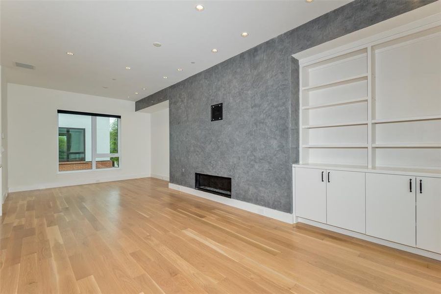 Spacious, unfurnished interior of a new home in , Dallas (Image 12).
