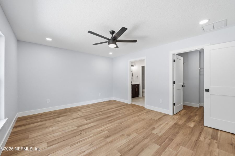 Spacious, unfurnished interior of a new home in , Palatka (Image 15).