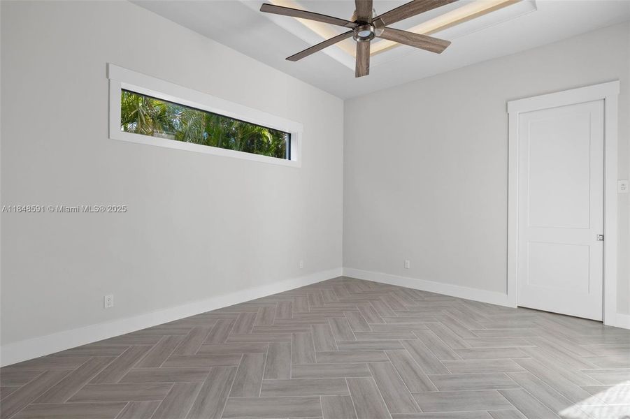 Spacious, unfurnished interior of a new home in , Cape Coral (Image 20).