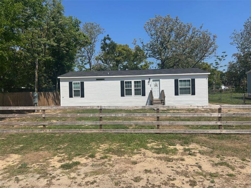 Exterior details and patio area of a home in , Fruitland Park (Image 19). Exterior details and patio area of a home in , Fruitland Park (Image 19).