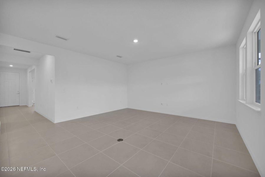 Spacious, unfurnished interior of a new home in Hyland Trail, Green Cove Springs (Image 31).