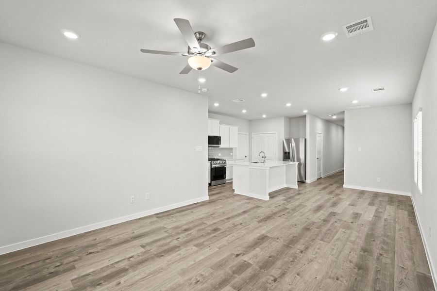 Spacious, unfurnished interior of a new home in Sanford Farms, Waller (Image 20). Spacious, unfurnished interior of a new home in Sanford Farms, Waller (Image 20).