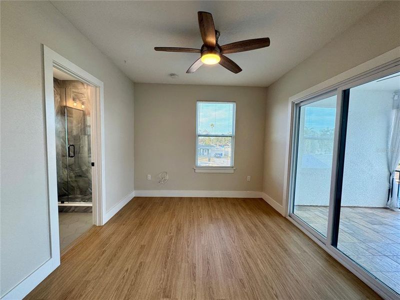 Spacious, unfurnished interior of a new home in , St. Petersburg (Image 15).