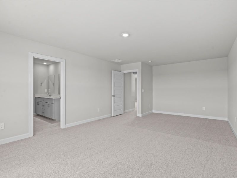 Spacious, unfurnished interior of a new home in Brayfield Manor - Signature Collection, Wellford (Image 17).