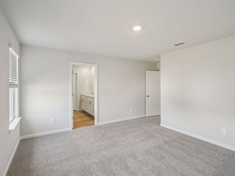 Spacious, unfurnished interior of a new home in Northwoods at Mirror Lake, Villa Rica (Image 16).