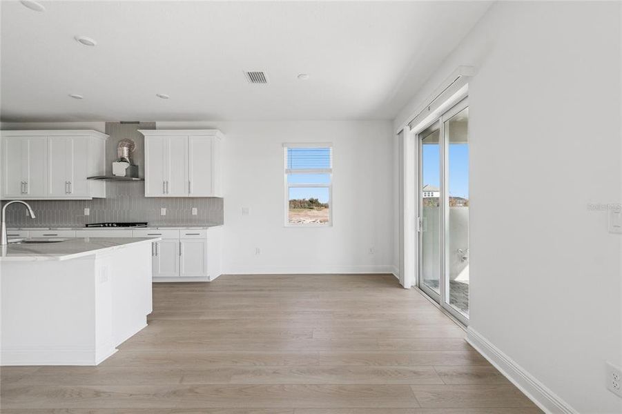 Spacious, unfurnished interior of a new home in Hawkstone, Sarasota (Image 18).