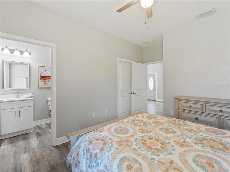 Primary Bedroom with en-suite bathroom