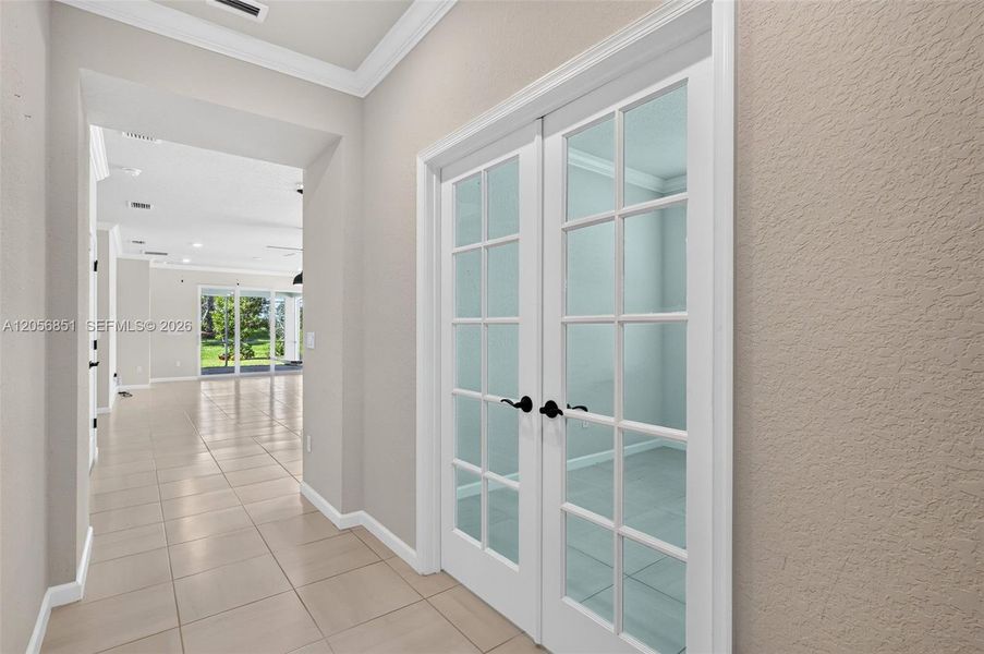 Spacious, unfurnished interior of a new home in , Port St. Lucie (Image 27).