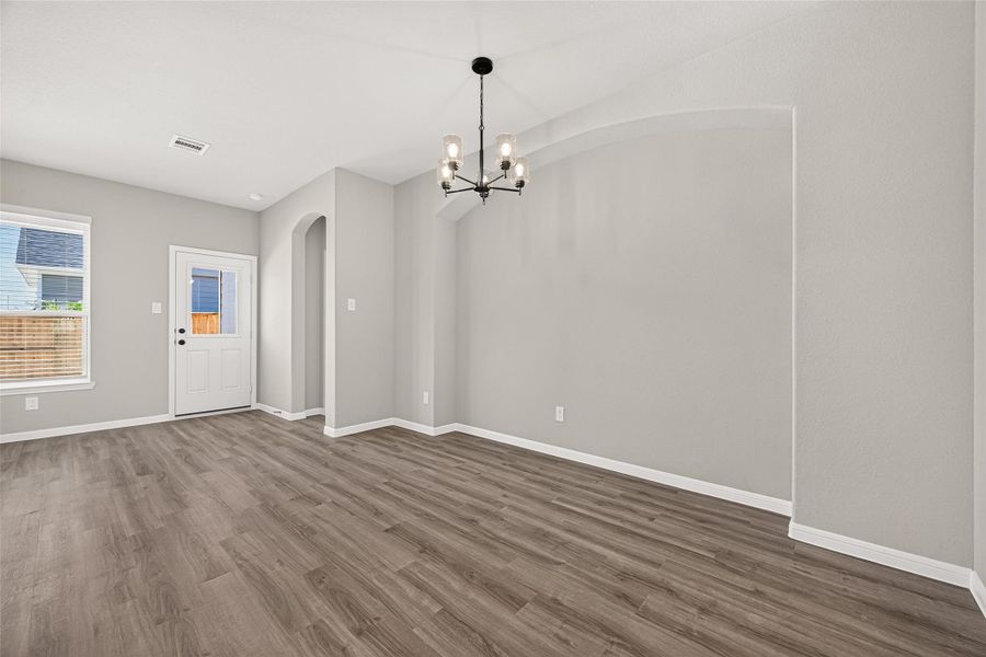 Spacious, unfurnished interior of a new home in , Angleton (Image 39).