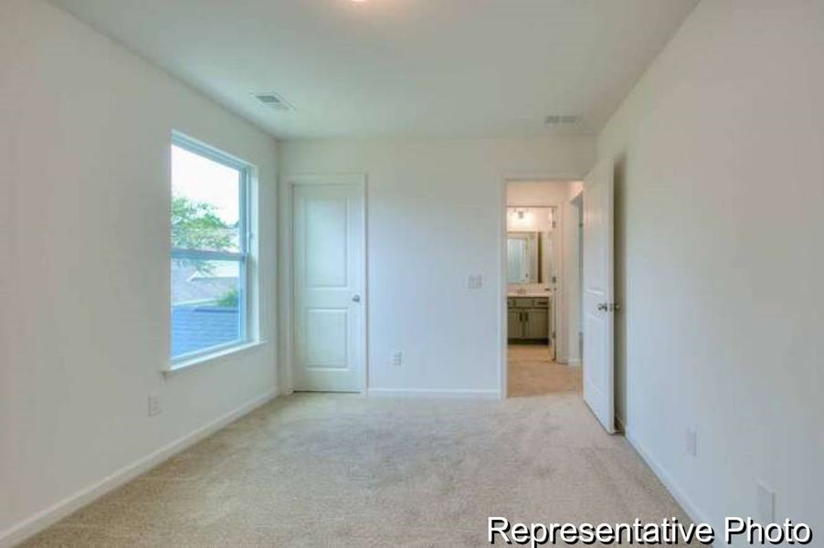 Spacious, unfurnished interior of a new home in Reedy Fork Middleton, Greensboro (Image 23).