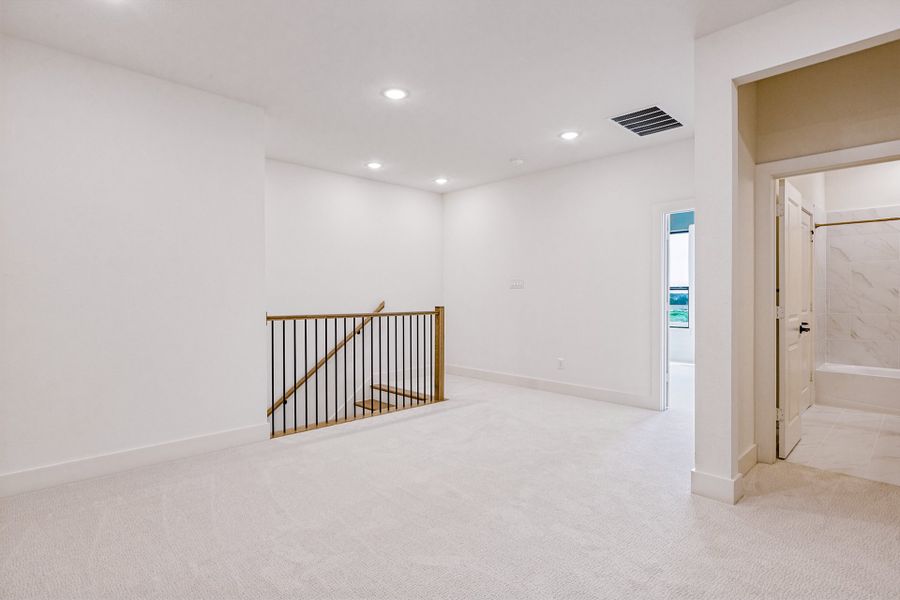 Spacious, unfurnished interior of a new home in Hilltop Ranch, Leander (Image 29).