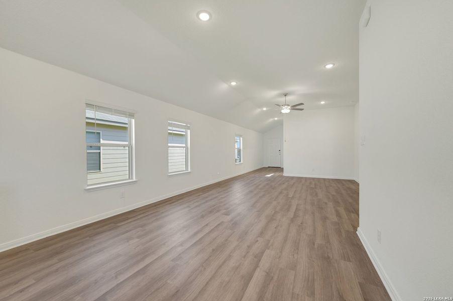 Spacious, unfurnished interior of a new home in Park Place, New Braunfels (Image 21).