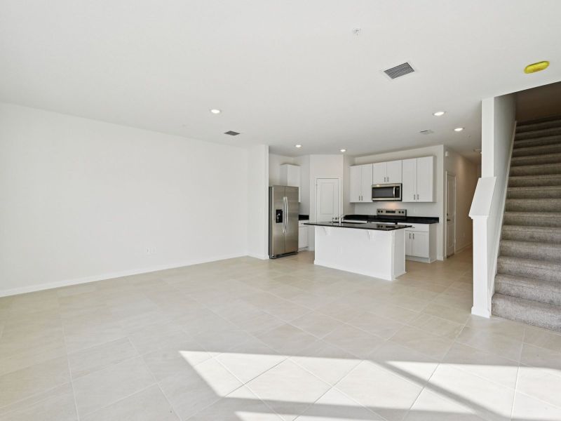 Spacious, unfurnished interior of a new home in Tidewater, Fort Pierce (Image 10).