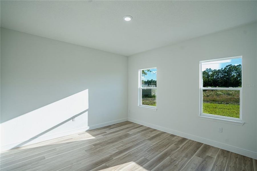 Spacious, unfurnished interior of a new home in , Ocala (Image 33).