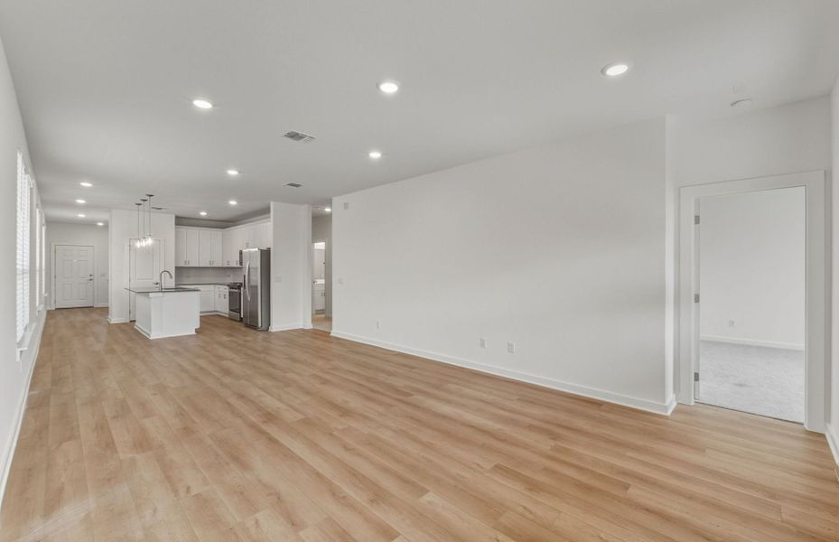 Spacious, unfurnished interior of a new home in Crosswinds, Kyle (Image 13).