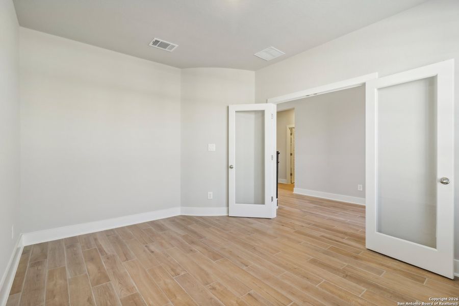 Spacious, unfurnished interior of a new home in Sagebrooke - Classic Series, San Antonio (Image 19).