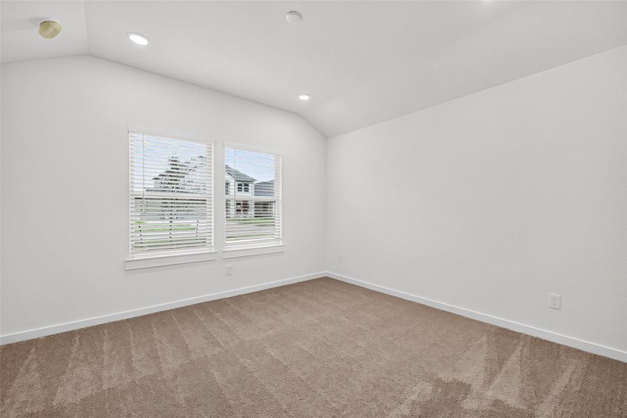 Spacious, unfurnished interior of a new home in Foxtail Palms, Manvel (Image 31).
