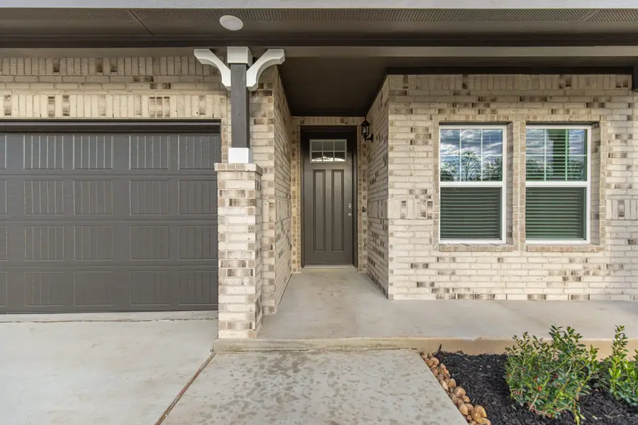 Exterior details and patio area of a home in Stillwater Ranch, San Antonio (Image 3).