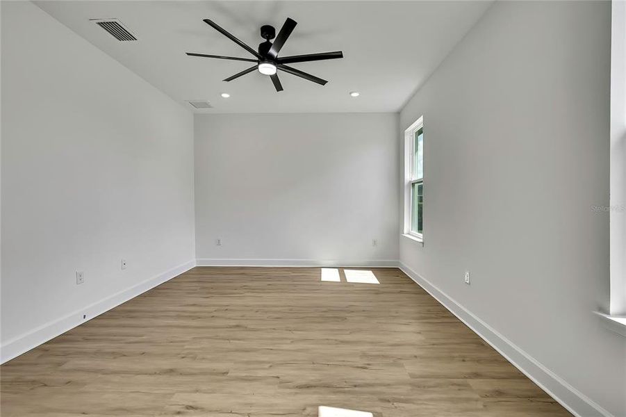 Spacious, unfurnished interior of a new home in , Spring Hill (Image 22).