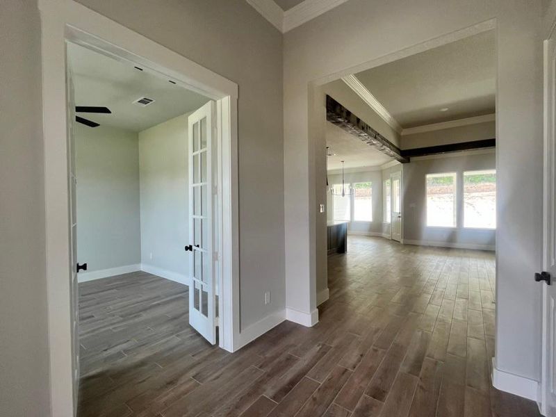 Spacious, unfurnished interior of a new home in Eagle Ridge Estates, Weatherford (Image 7).