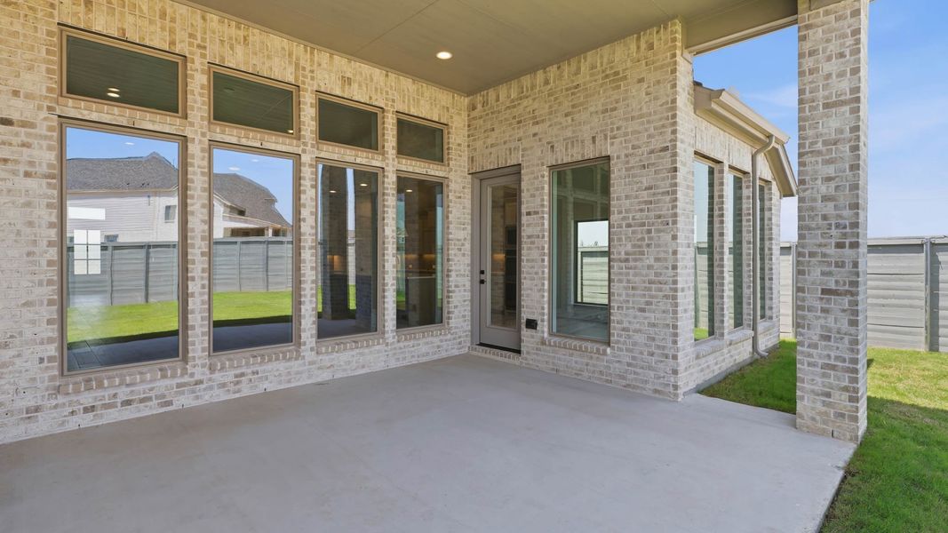 Exterior details and patio area of a home in Landmark, Denton (Image 3).