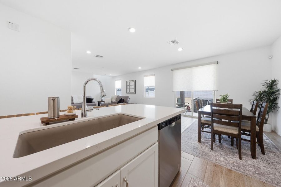 large eat in kitchen area large eat in kitchen area