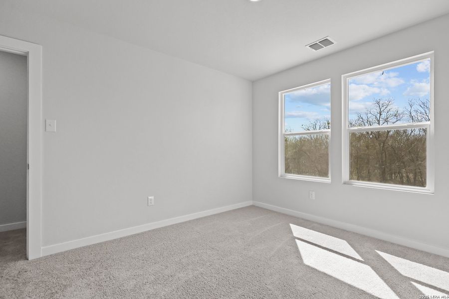 Spacious, unfurnished interior of a new home in Applewhite Meadows, San Antonio (Image 28).