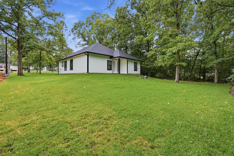 Exterior details and patio area of a home in , Willis (Image 21).