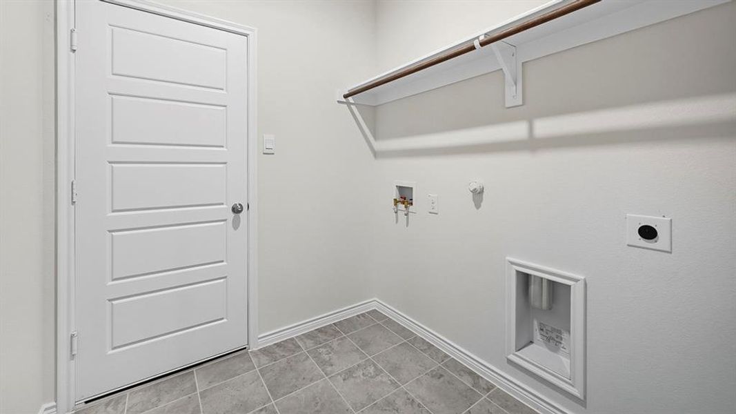 Spacious, unfurnished interior of a new home in Silverado, Aubrey (Image 16).