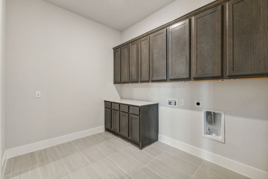 Representative furnished interior of a home built from the Sequoia by Centre Living Homes in Painted Tree Lakeside, McKinney (Image 11).