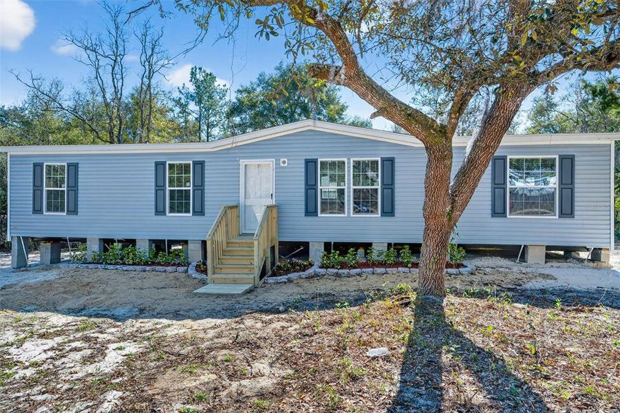 Exterior details and patio area of a home in , Williston (Image 23).