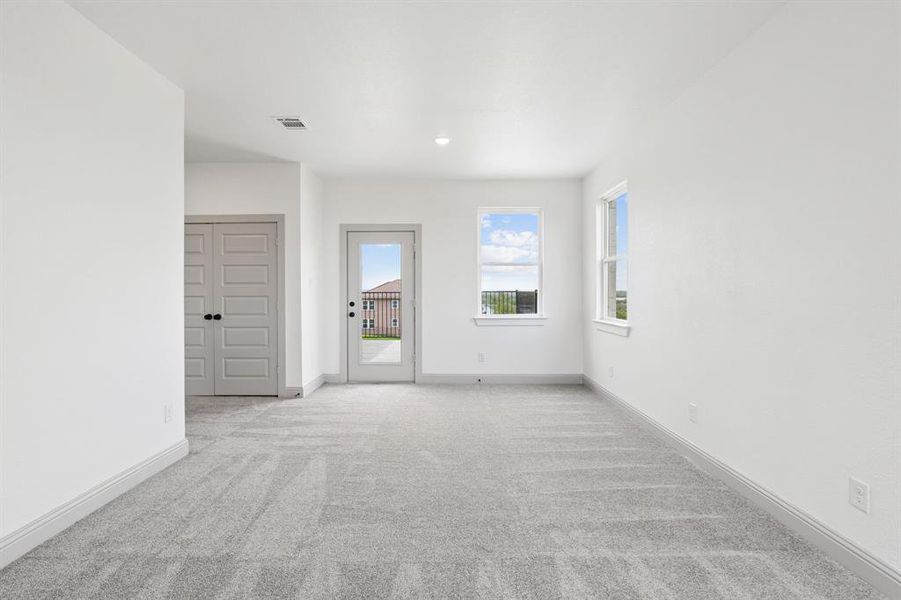 Spacious, unfurnished interior of a new home in Hills of Lake Country, Fort Worth (Image 21).