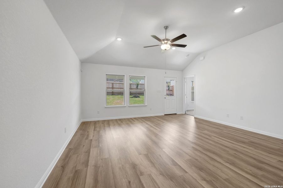 Spacious, unfurnished interior of a new home in Mesquite Ridge, San Antonio (Image 24).