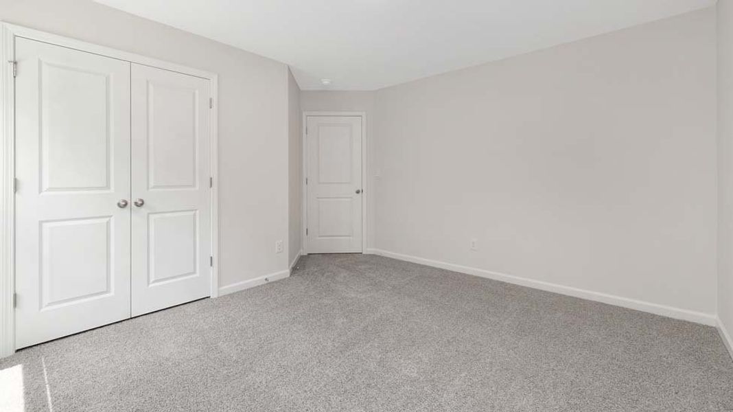 Spacious, unfurnished interior of a new home in Sylvan Creek, Denver (Image 22).