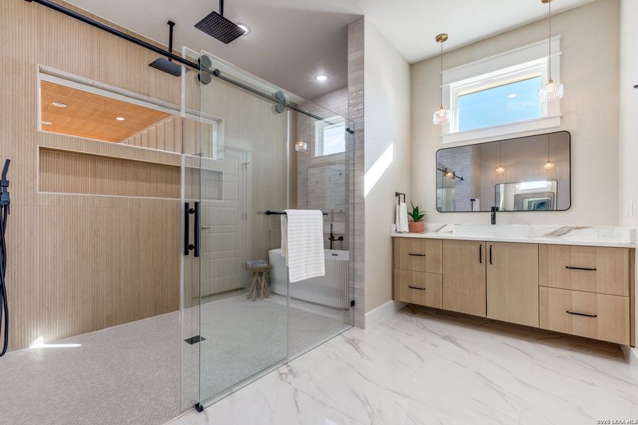 Furnished interior view inside a new home in , La Vernia (Image 17). Furnished interior view inside a new home in , La Vernia (Image 17).