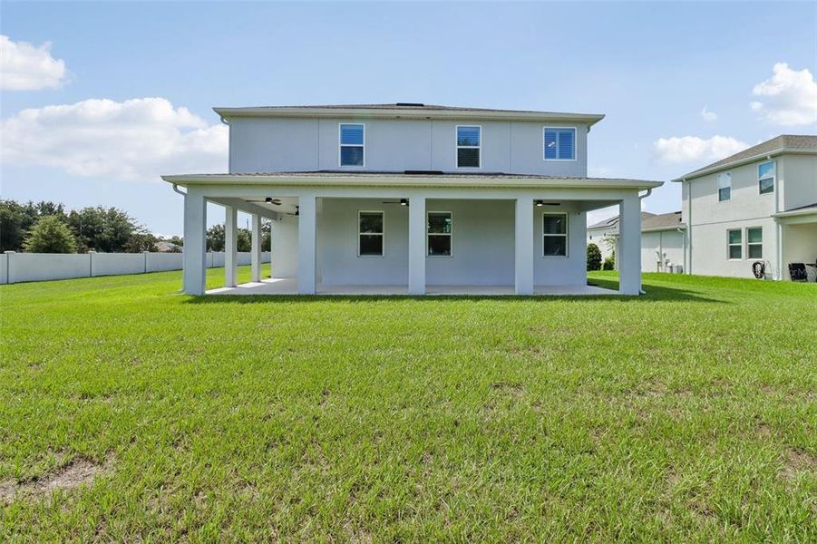 Exterior details and patio area of a home in Acuera Estates, Apopka (Image 28).