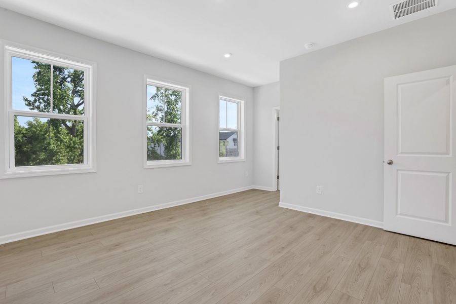 Spacious, unfurnished interior of a new home in Towne Village at Suwanee Dam, Sugar Hill (Image 23).