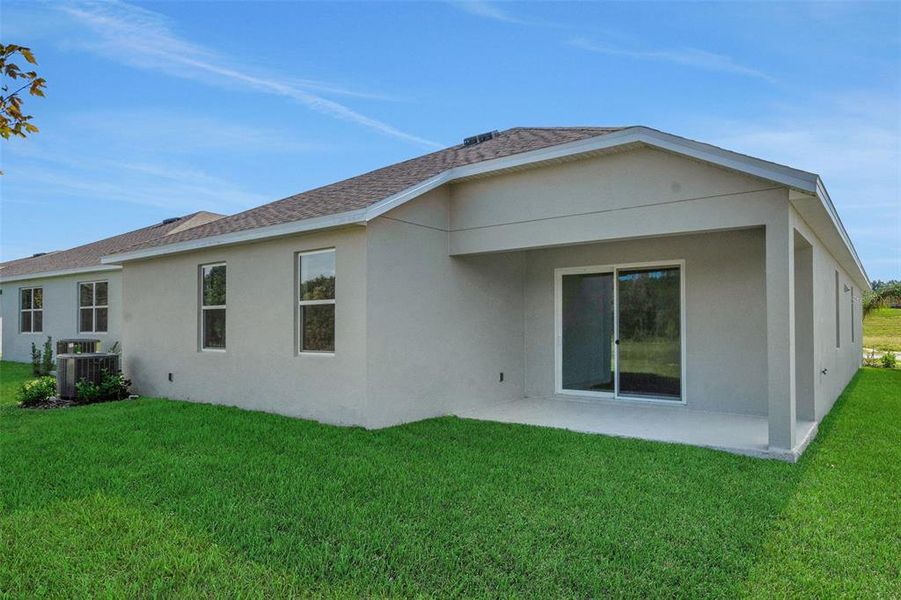 Exterior details and patio area of a home in Lakewood Park, Deland (Image 3).
